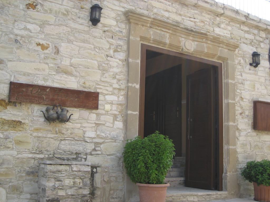 Our House Hotel Vavla Bagian luar foto