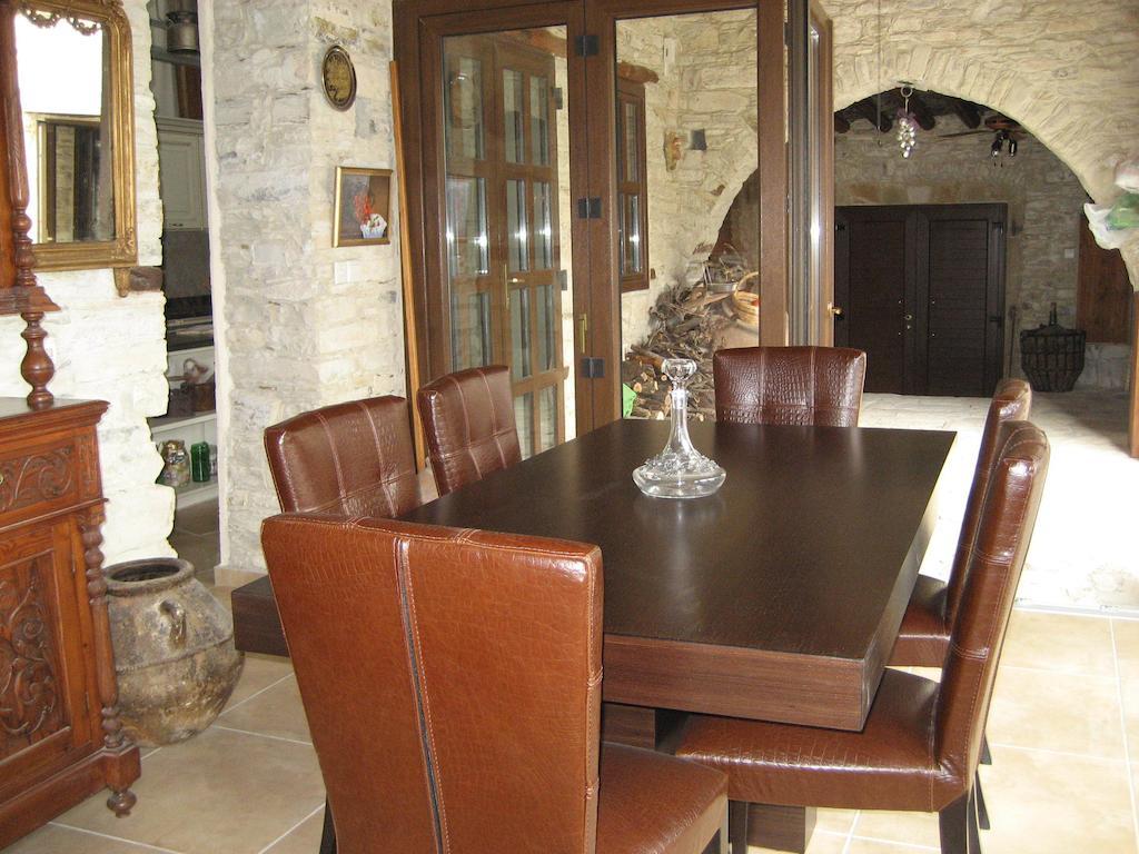 Our House Hotel Vavla Bagian luar foto