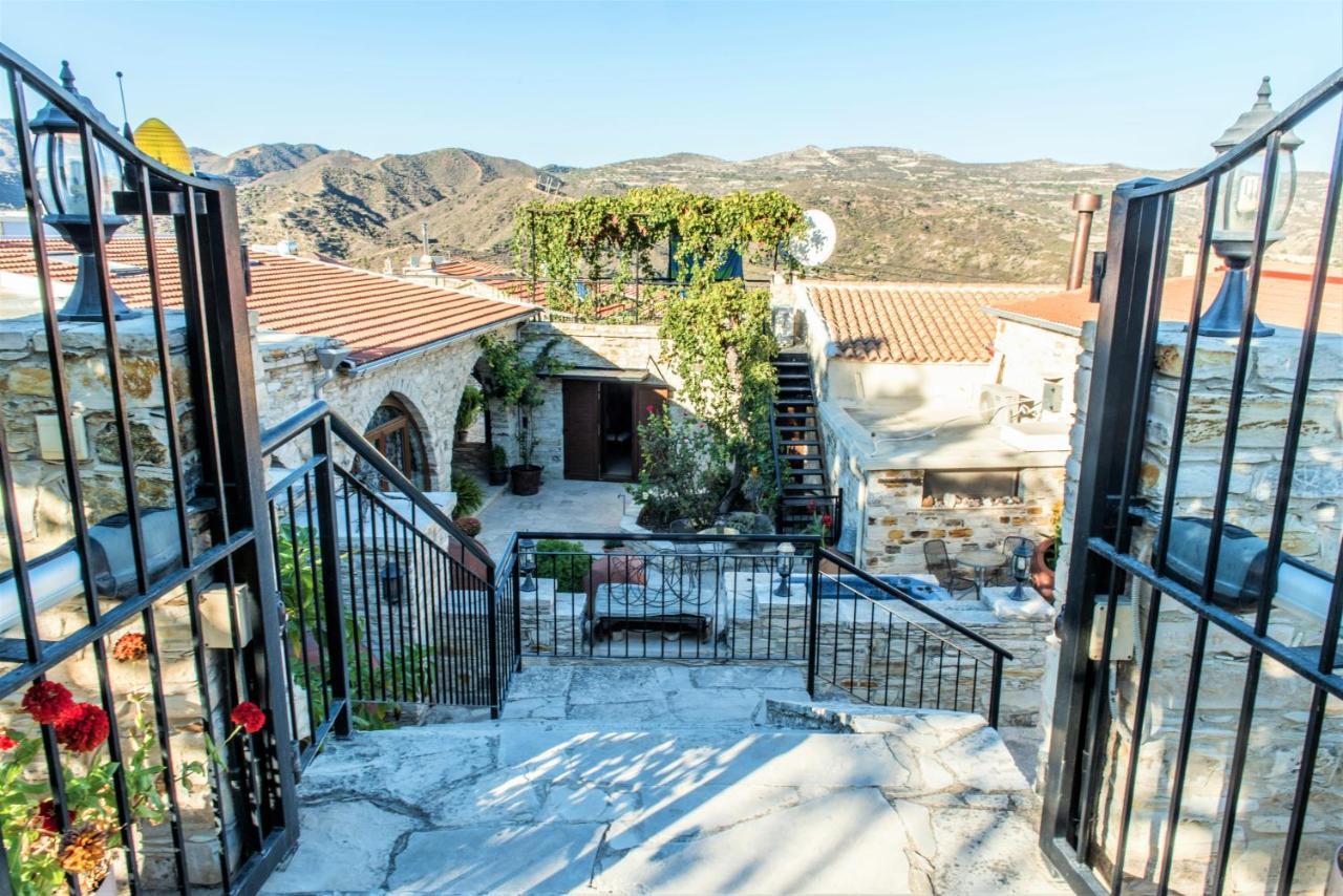 Our House Hotel Vavla Bagian luar foto